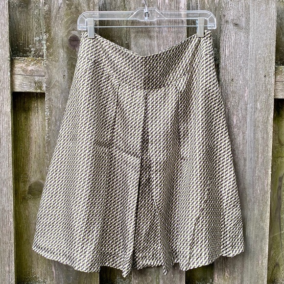 Banana Republic Dresses & Skirts - Green basket weave pattern print silk skirt